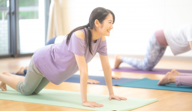 運動する女性